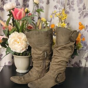 Soda Olive Heeled Boots with Buckle